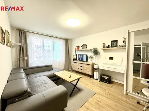 Pronájem bytu 2+kk, Karlovy Vary - Drahovice, Vítězná, 42 m2