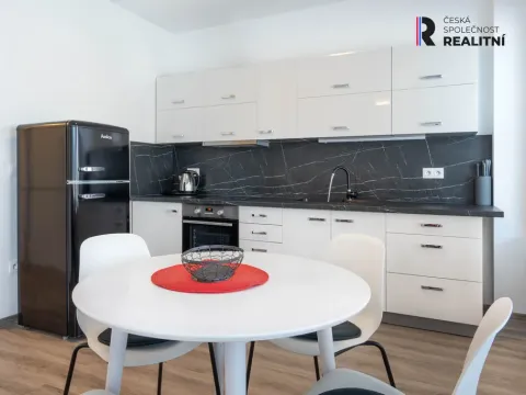 Pronájem bytu 1+kk, Zlín, Lorencova, 43 m2