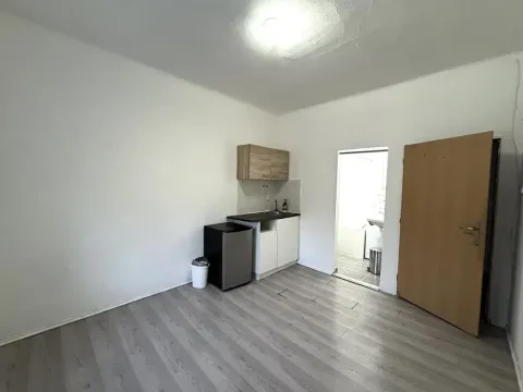 Pronájem bytu 1+kk, Praha - Holešovice, Bubenská, 30 m2