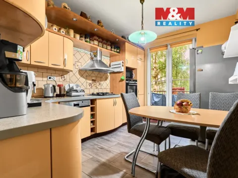 Prodej bytu 3+1, Ostrov, Vančurova, 68 m2