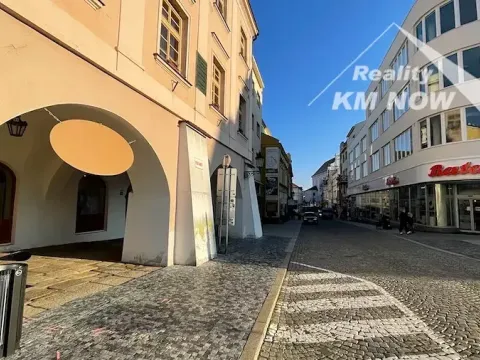Pronájem obchodního prostoru, Kroměříž, Velké náměstí, 55 m2