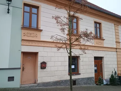 Pronájem obchodního prostoru, Nepomuk, náměstí Augustina Němejce, 130 m2