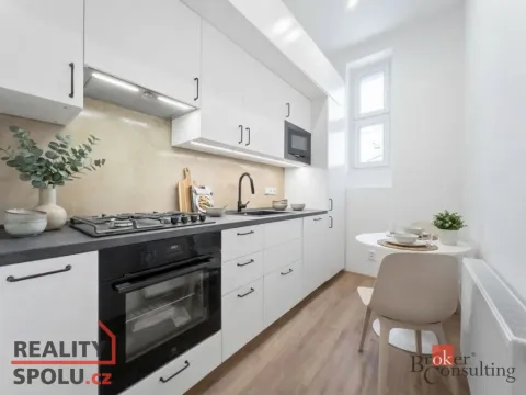 Pronájem bytu 3+1, Praha - Karlín, Sokolovská, 72 m2