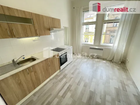 Pronájem bytu 1+kk, Praha - Smíchov, Kmochova, 22 m2