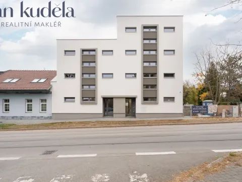 Pronájem garážového stání, Brno - Židenice, Líšeňská, 13 m2