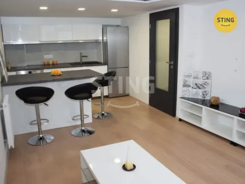Pronájem atypického bytu, Zlín, Zahradní, 46 m2