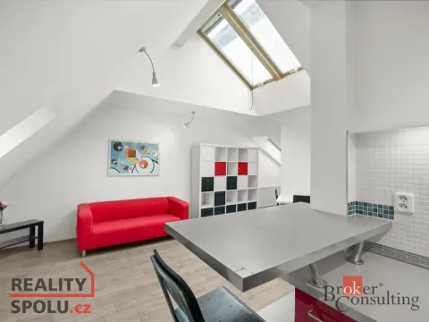 Pronájem bytu 1+kk, Praha - Vršovice, Bulharská, 58 m2