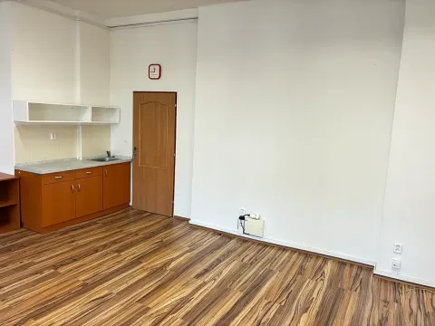 Pronájem kanceláře, Karlovy Vary, T. G. Masaryka, 40 m2