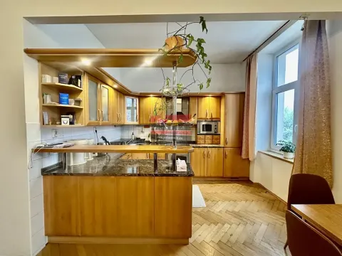 Pronájem bytu 2+kk, Tábor, Husovo nám., 70 m2
