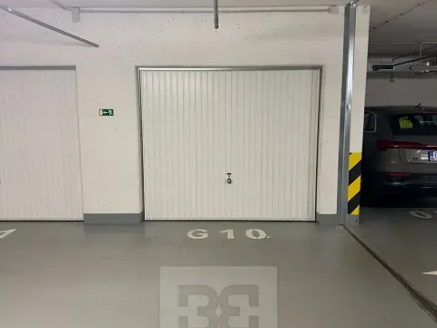 Pronájem garáže, Praha - Holešovice, V háji, 18 m2