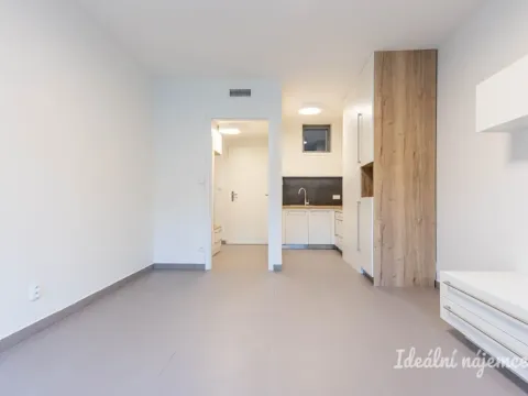 Pronájem bytu 1+kk, Praha - Košíře, Hlaváčkova, 33 m2