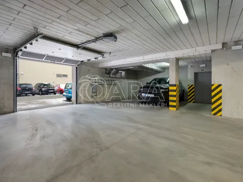 Prodej garážového stání, Brno - Staré Brno, Křídlovická, 14 m2