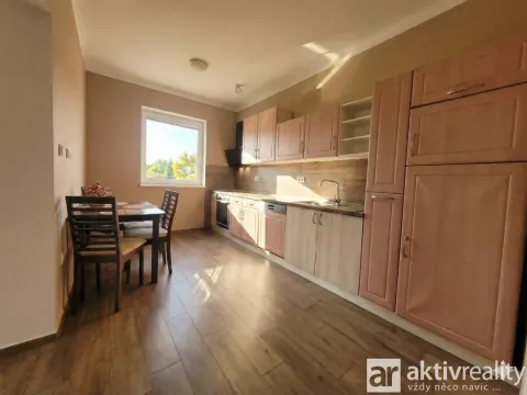 Pronájem bytu 3+1, Libiš, Za Kralupkou, 100 m2