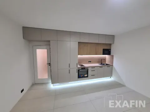 Pronájem bytu 1+kk, Praha - Vršovice, Krymská, 32 m2