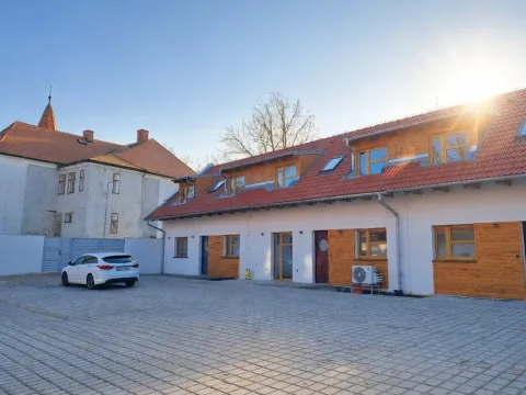 Prodej bytu 4+kk, Stochov, náměstí u dubu, 96 m2