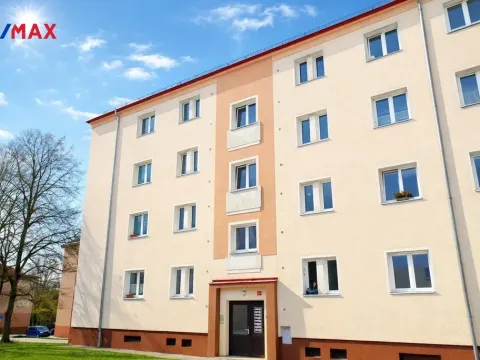 Prodej bytu 3+1, Ostrov, Luční, 78 m2