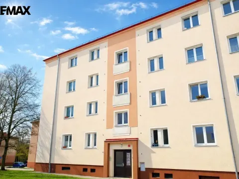 Prodej bytu 3+1, Ostrov, Luční, 78 m2