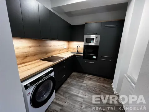 Pronájem bytu 1+kk, Žirovnice, Havlíčkovo náměstí, 32 m2