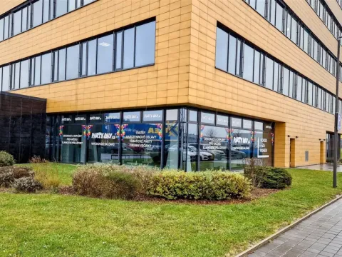 Pronájem kanceláře, Praha - Horní Počernice, Sezemická, 132 m2