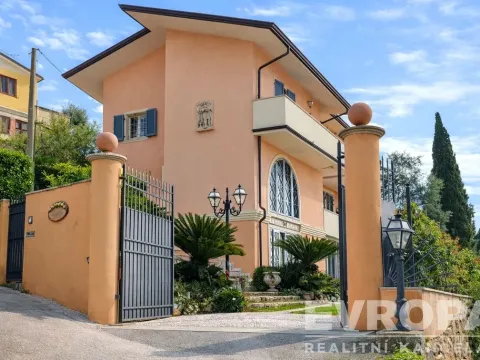 Pronájem vily, Massarosa, Itálie, Via Pisa, 200 m2