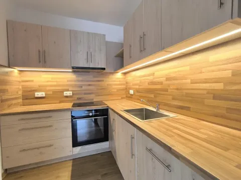 Pronájem bytu 2+kk, Hradec Králové - Pražské Předměstí, Dukelská třída, 54 m2