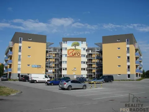 Pronájem garážového stání, Břeclav, 11 m2