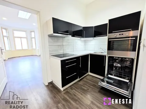 Pronájem bytu 3+1, Praha - Nusle, náměstí Generála Kutlvašra, 100 m2
