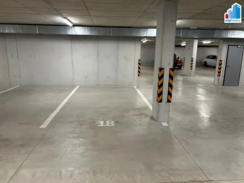 Pronájem garážového stání, Plzeň, Slovanská, 18 m2