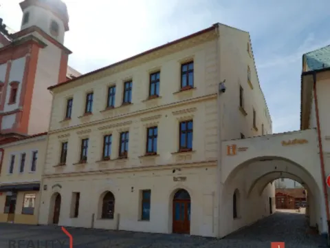 Pronájem bytu 2+1, Chomutov, náměstí 1. Máje, 61 m2