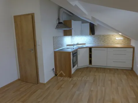 Pronájem bytu 2+1, Nový Bor - Arnultovice, 73 m2