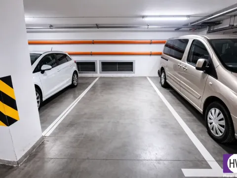 Prodej garážového stání, Praha, Novovysočanská, 13 m2