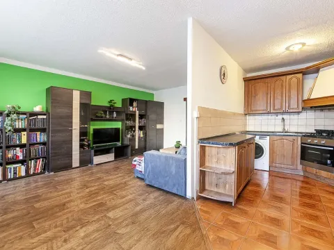 Prodej bytu 3+1, Praha - Petrovice, Jakobiho, 70 m2