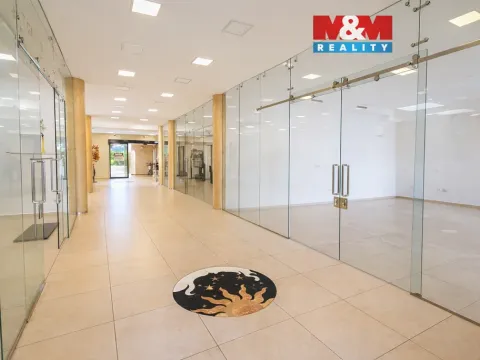 Pronájem obchodního prostoru, Benešov, Masarykovo náměstí, 50 m2