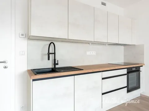Pronájem bytu 1+kk, Praha - Hloubětín, Poděbradská, 40 m2