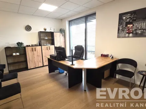 Pronájem kanceláře, Pardubice - Zelené Předměstí, třída Míru, 17 m2
