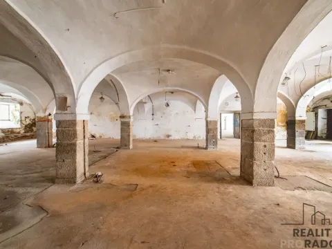 Prodej výrobních prostor, Chudenice, Mírové nám., 1906 m2