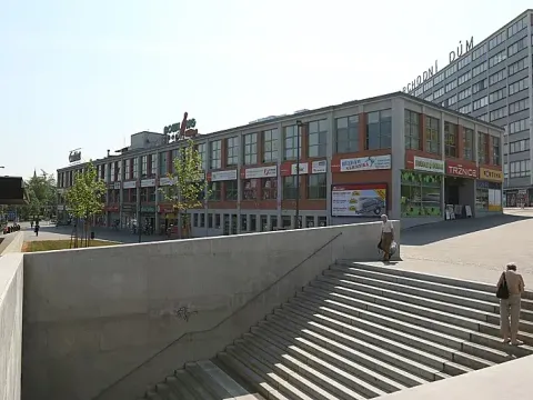 Pronájem obchodního prostoru, Zlín, náměstí Práce, 40 m2