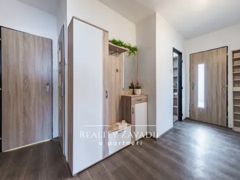 Prodej bytu 3+1, Nespeky, Benešovská, 78 m2