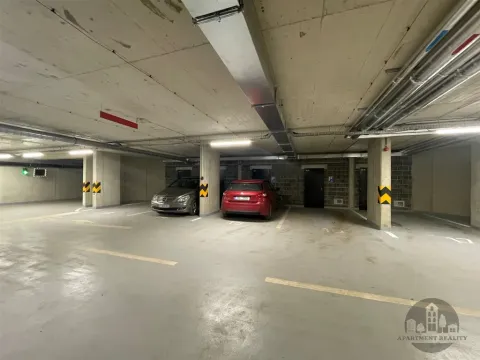 Pronájem garážového stání, Praha - Košíře, Starokošířská, 15 m2