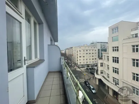 Pronájem bytu 1+kk, Praha - Karlín, Křižíkova, 30 m2