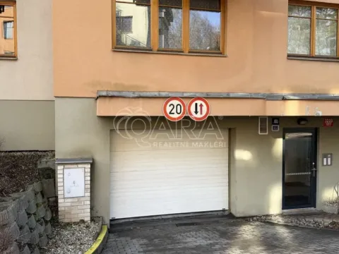 Pronájem garáže, Praha - Záběhlice, Podle náhonu, 18 m2