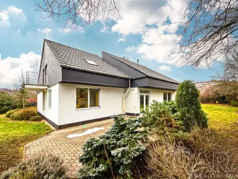 Pronájem rodinného domu, Dolní Břežany, V Úvozu, 380 m2