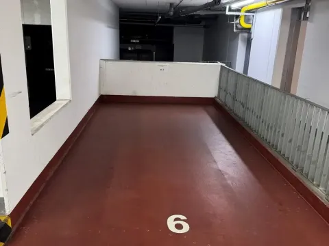 Pronájem garážového stání, Praha - Smíchov, Staropramenná, 12 m2