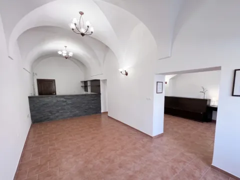 Pronájem obchodního prostoru, Hradec Králové, Velké náměstí, 94 m2