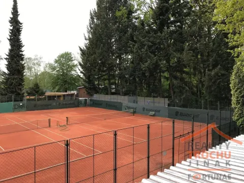 Prodej komerční nemovitosti, Hradec Králové, nábřeží U Přívozu, 3021 m2