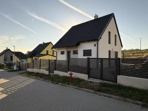 Prodej rodinného domu, Panenské Břežany, Nad Svatou Annou, 174 m2