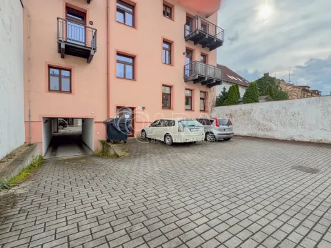 Pronájem garážového stání, České Budějovice - České Budějovice 3, B. Smetany, 16 m2