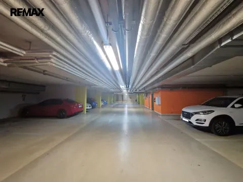 Pronájem garážového stání, Praha, Sluneční náměstí, 13 m2