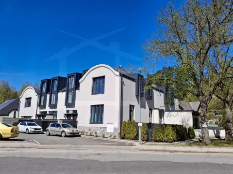 Prodej bytu 3+kk, Bělá pod Bezdězem, U Kina, 72 m2