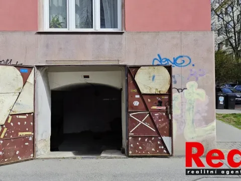 Pronájem garáže, Brno - Veveří, Grohova, 27 m2